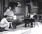 Grabación de sonido en Ana Christie (1930). El director Clarence Brown ensaya con Greta Garbo